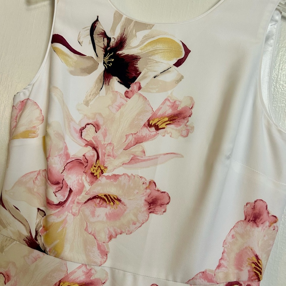 White House Black Market Cream Floral V-Neck Midi Dress with Pink Accents - Picture 4 of 9